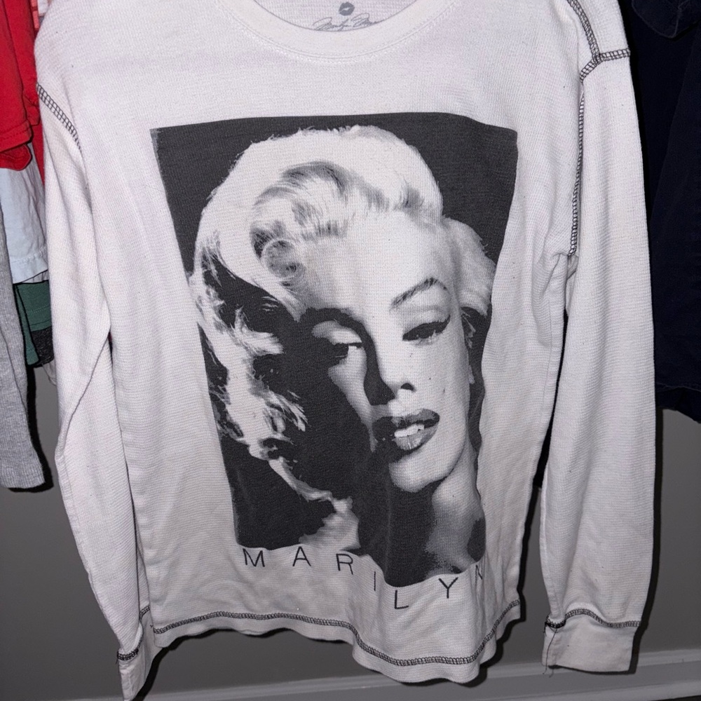 Classic Marilyn Graphic Sweater in White